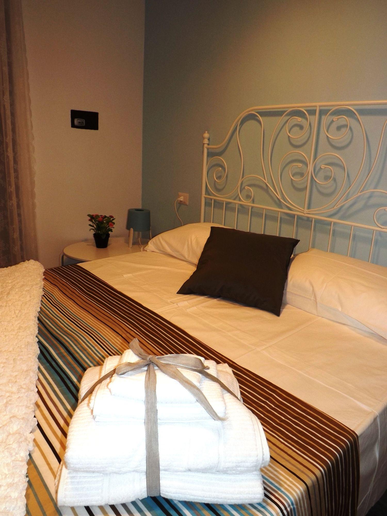 Domus Alma Bed & Breakfast Наполи Екстериор снимка