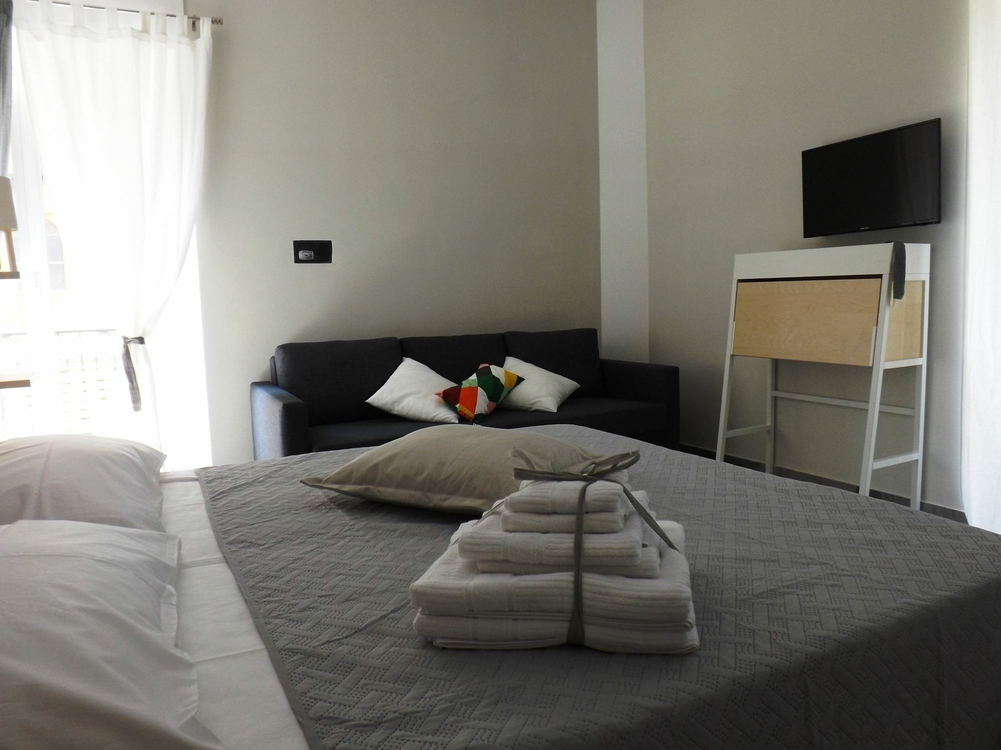 Domus Alma Bed & Breakfast Наполи Екстериор снимка